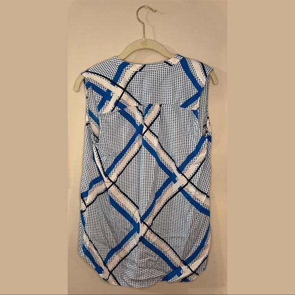 Classiques Entier Sleeveless White, Blue and Black Patterned Blouse, Size M - Picture 4 of 5